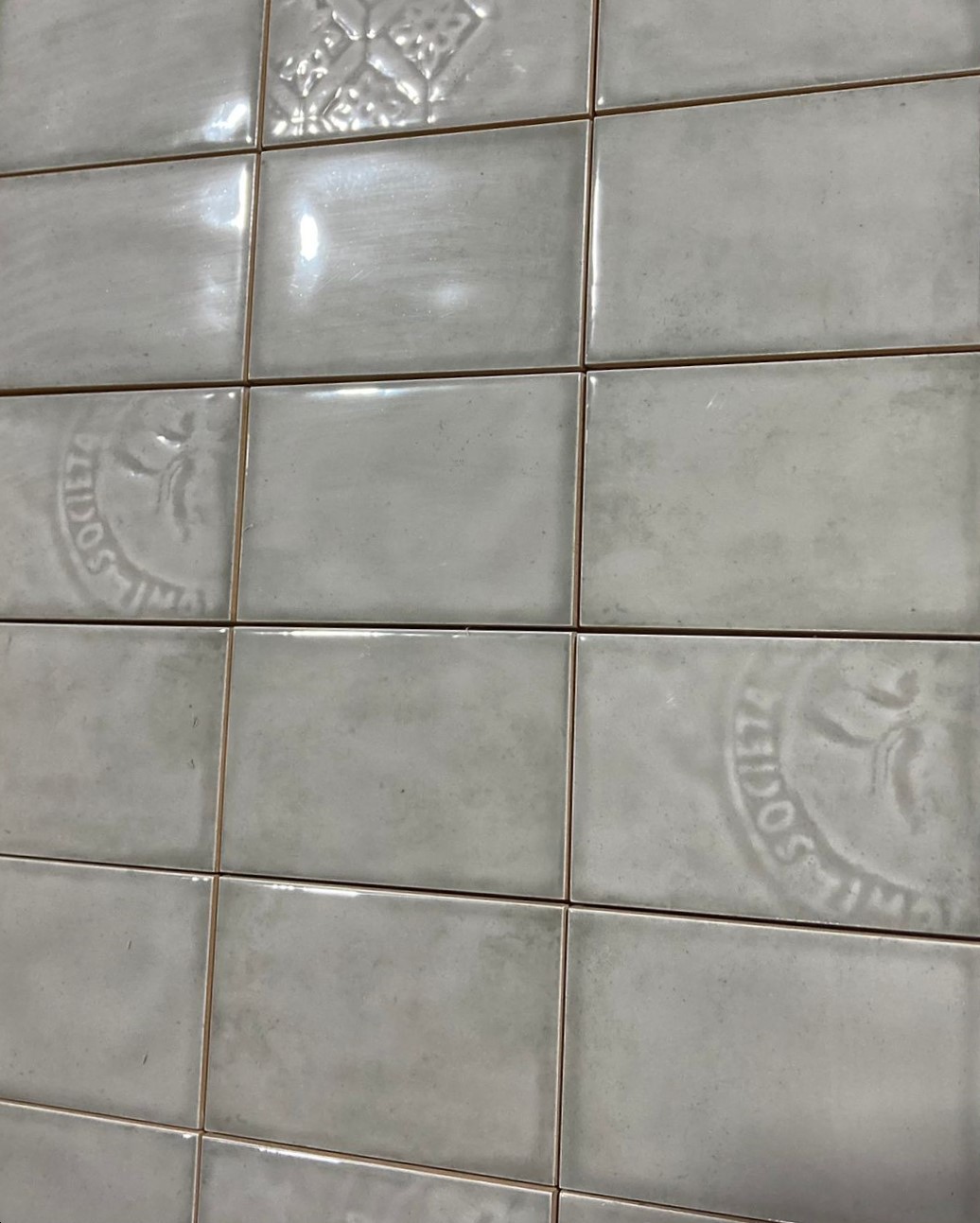 Handvorm glans wandtegel grijs Handvorm glans wandtegel grijs
