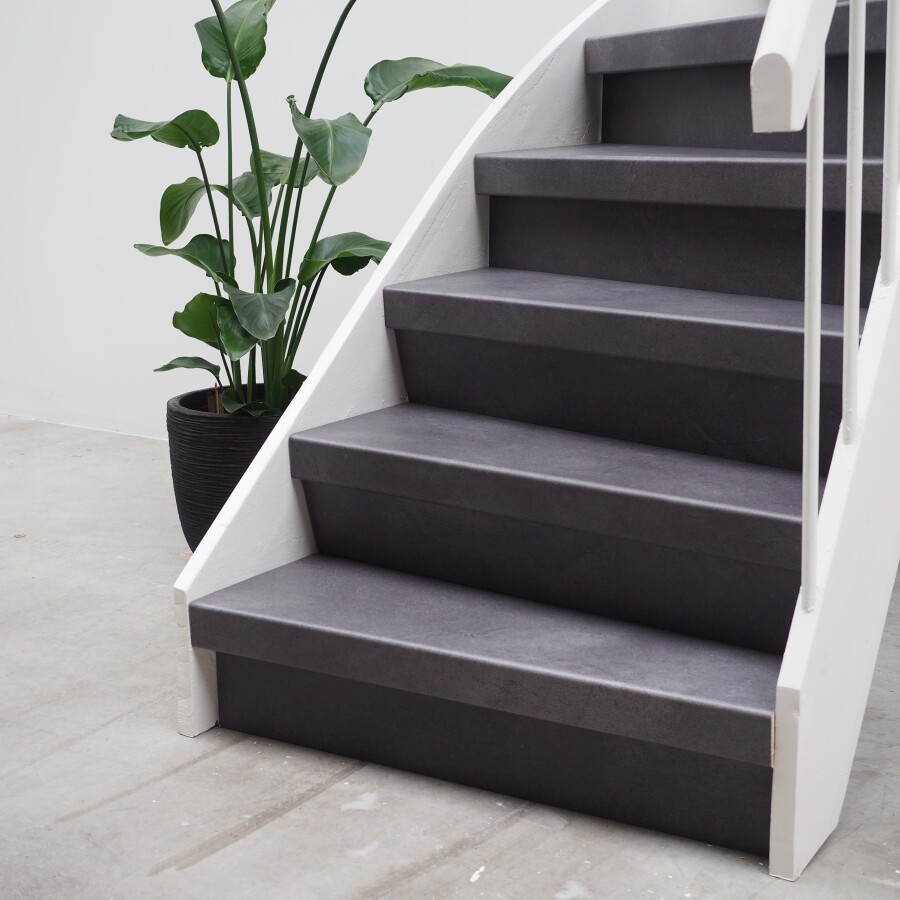 Complete vinyl laminaat traprenovatieset donkergrijs beton