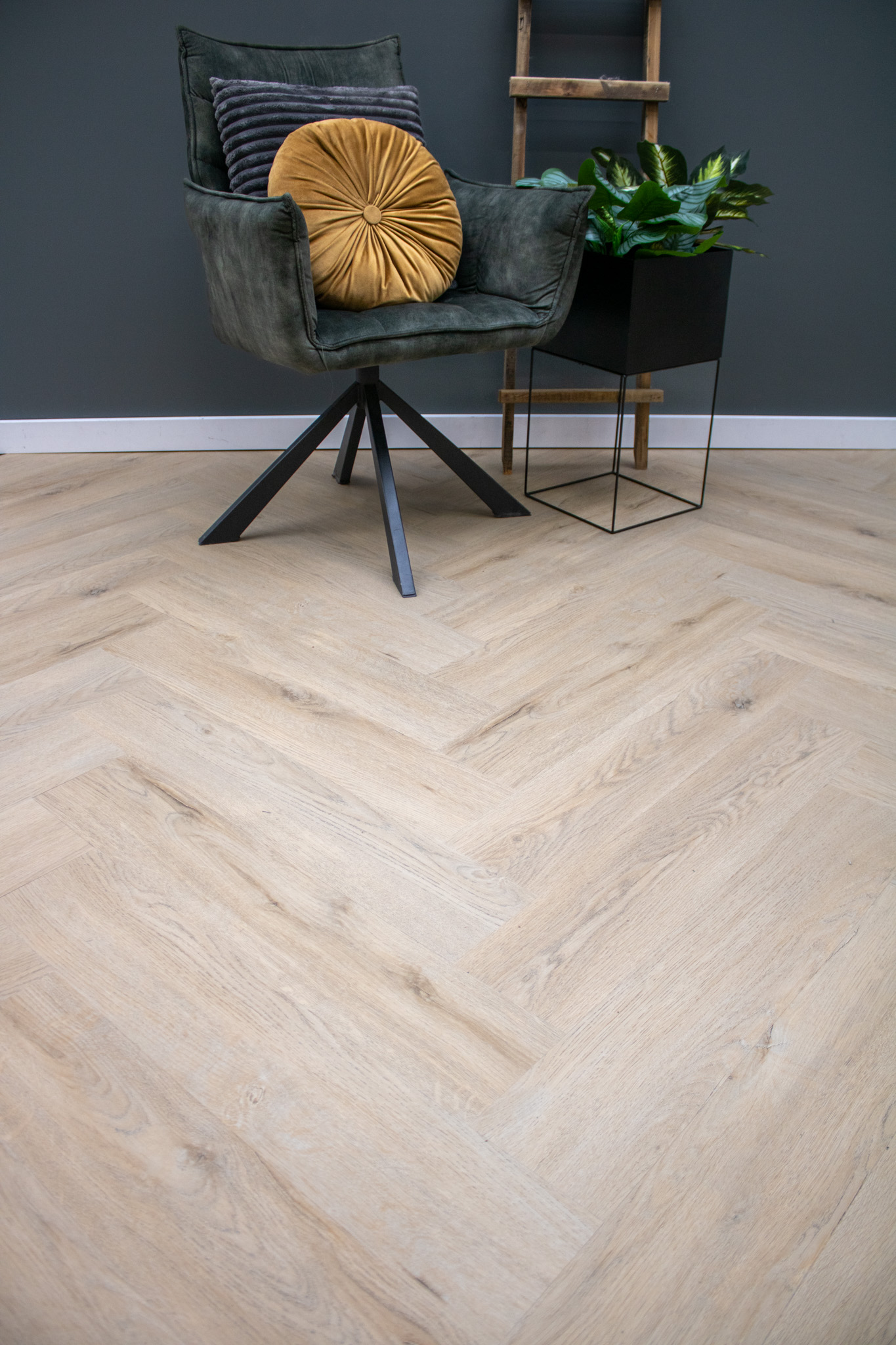 Koele lichtbruine klik vinyl laminaat visgraatvloer Koele lichtbruine klik vinyl laminaat visgraatvloer