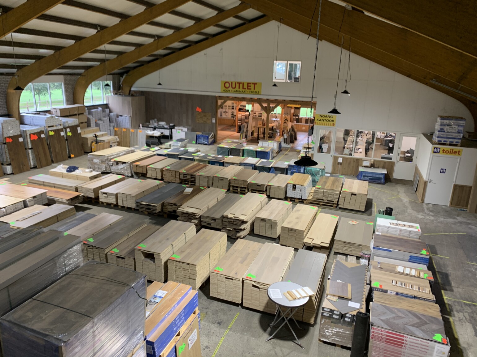 Parkeerplaats showroom Vriezenveen Parkeerplaats showroom Vriezenveen